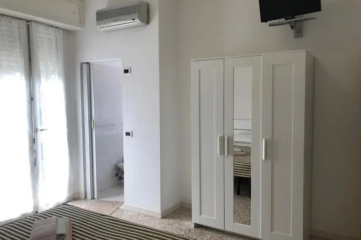 Room 3 of 18
