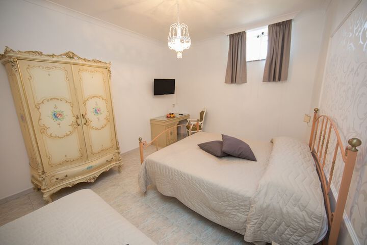 Room 15 of 64