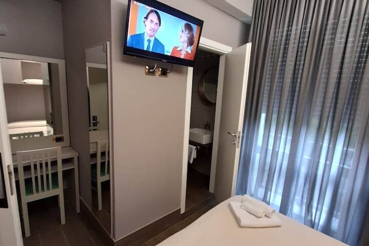 Room 6 of 36