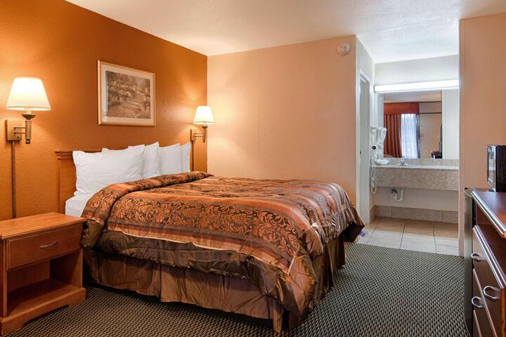 1 Queen Bed High Speed Internet Accessible Microwave and Refrigerator, Coffee Maker Iron (3 of 3)