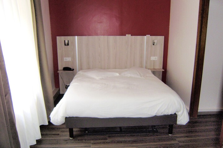 Room 6 of 55