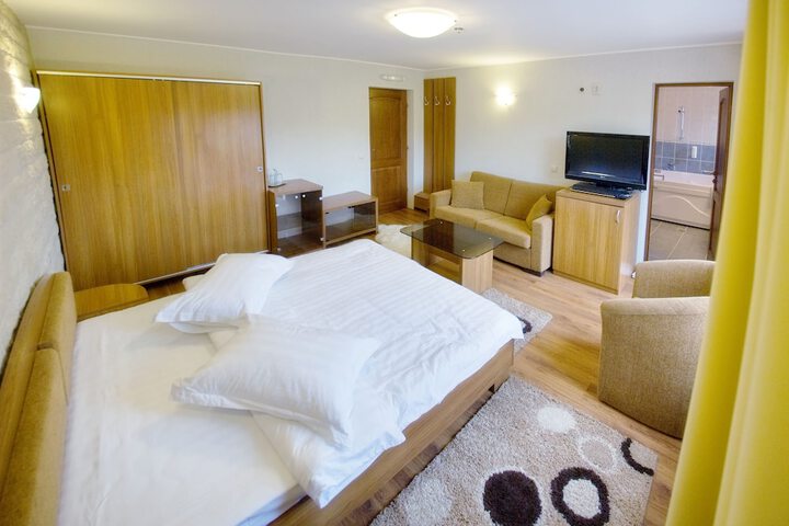 Room 18 of 113