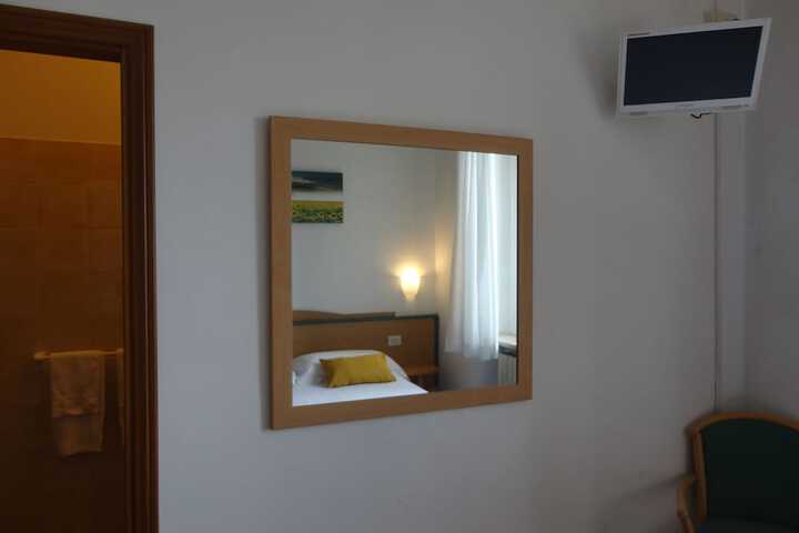 Room 34 of 79