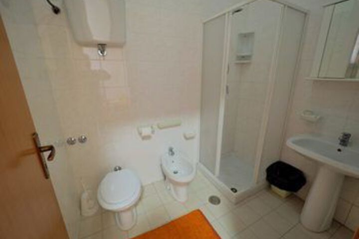 Room 4 of 23