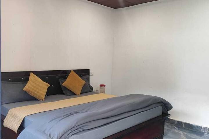 Room 9 of 31