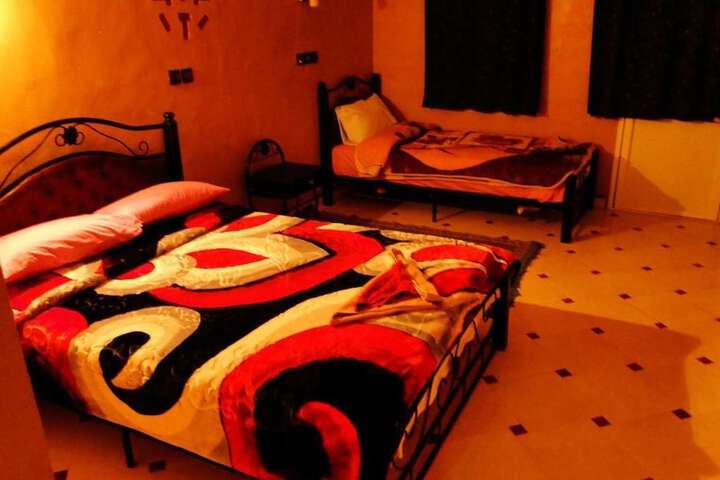 Room 6 of 9