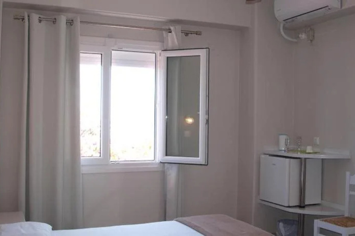 Room 6 of 11