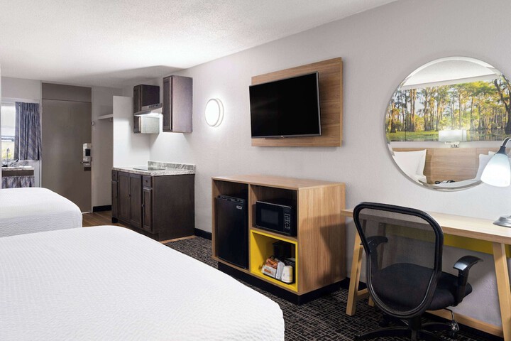 1 King Bed Studio Efficiency Suite (10 of 19)