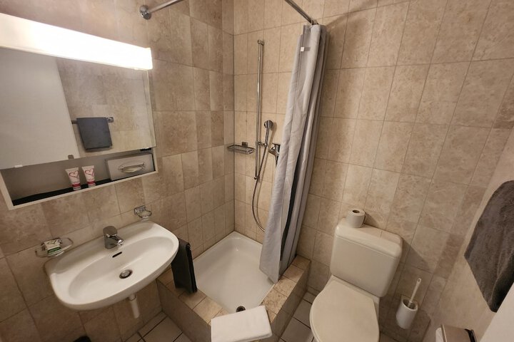 Room 15 of 29
