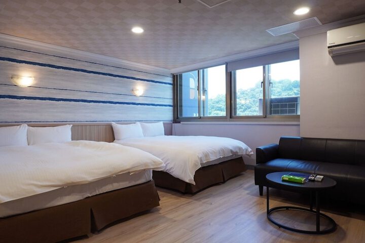 Room 35 of 73