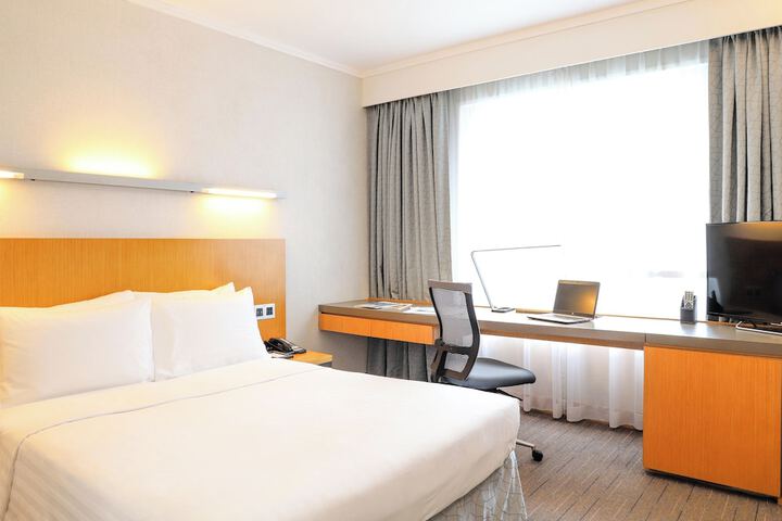 Room 5 of 92