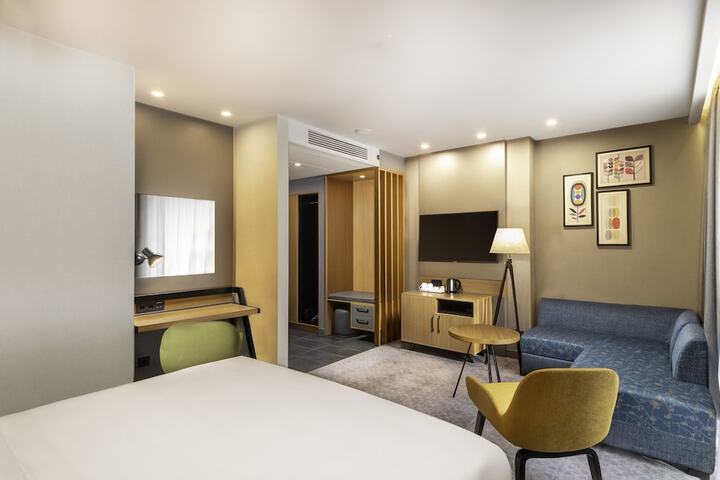 Room 22 of 117