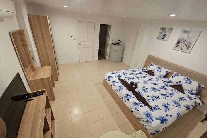 Room 4 of 15