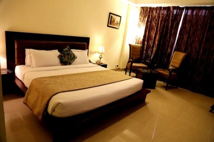 Room 3 of 12