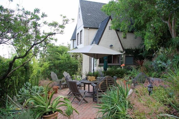 Hotel Exterior 30 of 33