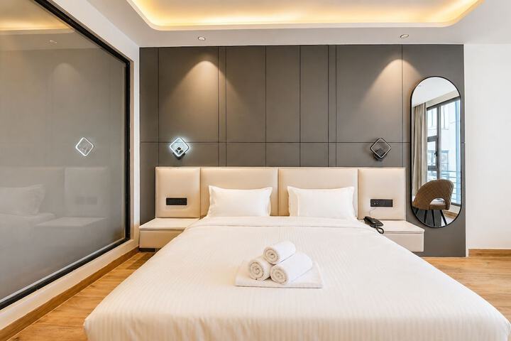 Room 11 of 29