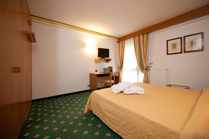 Room 8 of 50