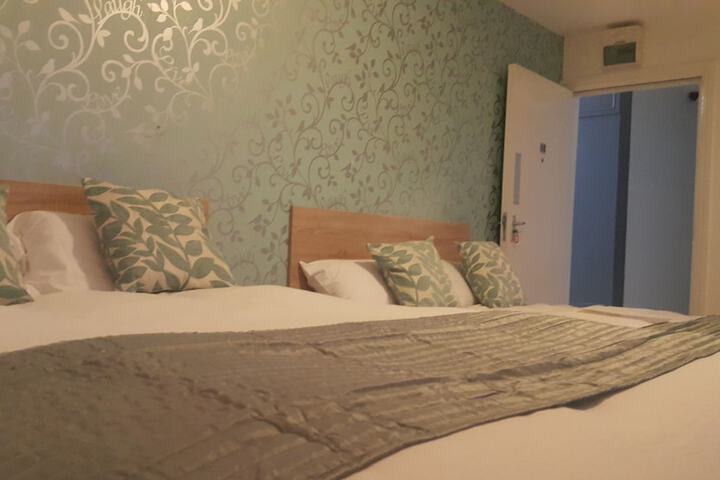 Room 16 of 26