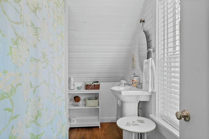Room 21 of 48