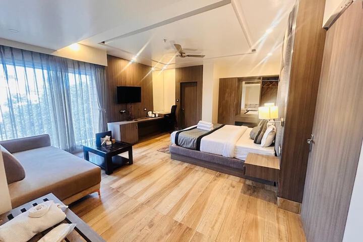 Room 5 of 17