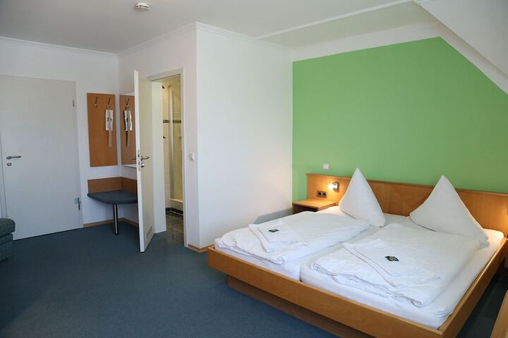 Room 4 of 24
