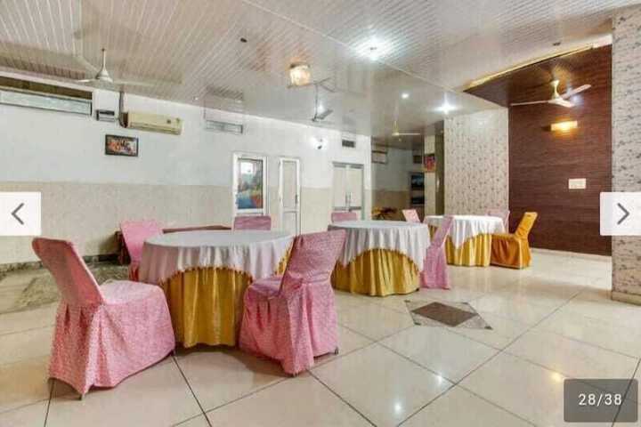 Room 8 of 12
