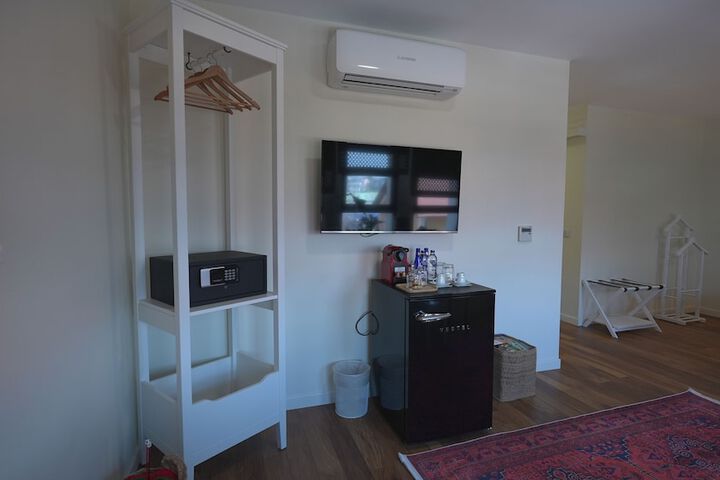 Room 33 of 81
