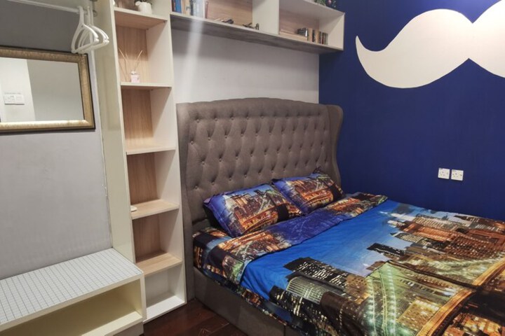 Room 9 of 25