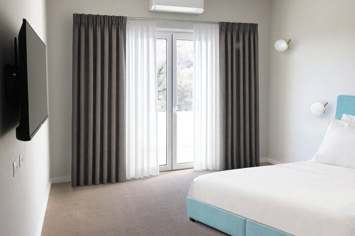Room 8 of 77