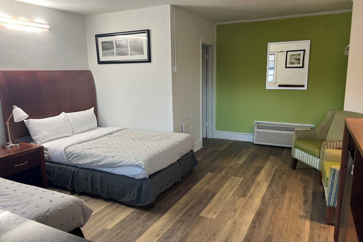 Basic Double Room (1 of 4)