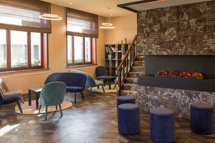 Entrance & Lobby