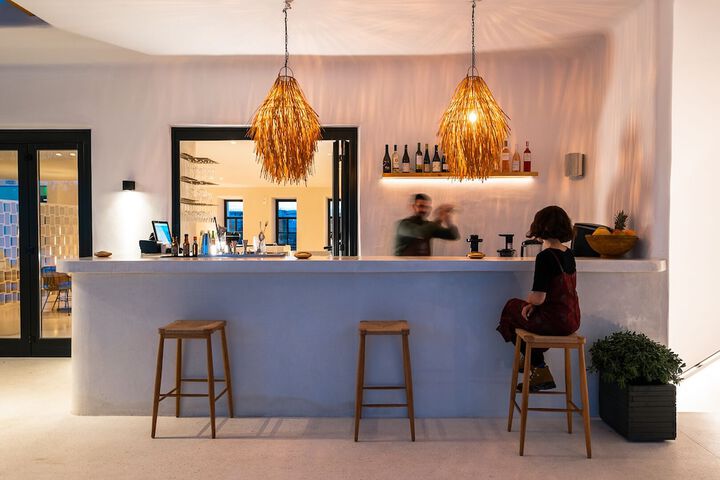 Lounge 116 of 129