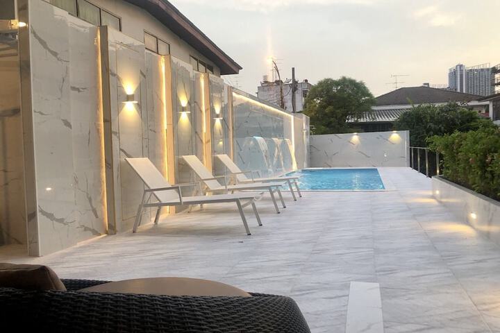 Sundeck 83 of 98