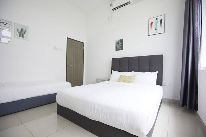 Room 32 of 173