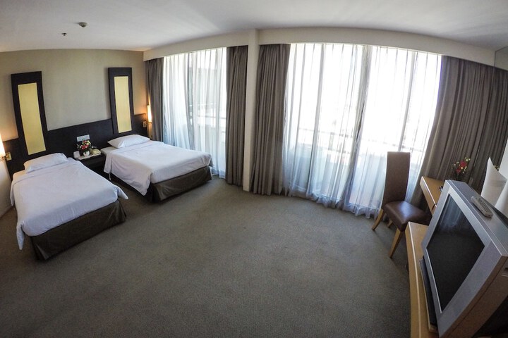 Room 12 of 101