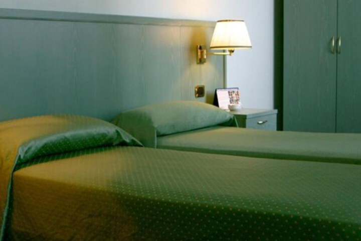 Room 15 of 36