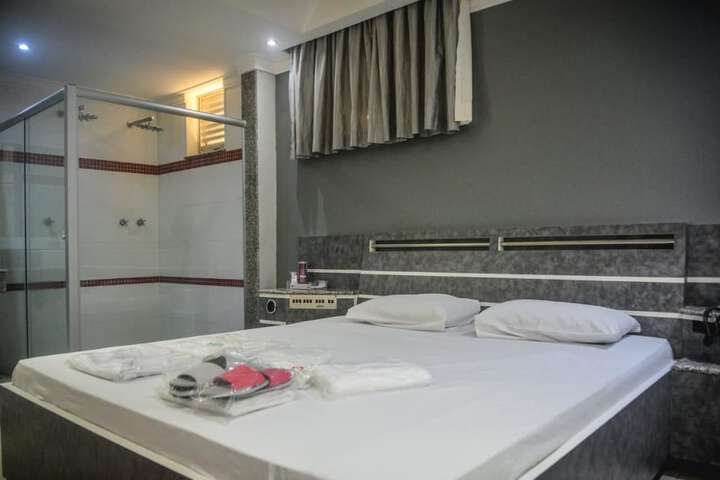 Room 5 of 62