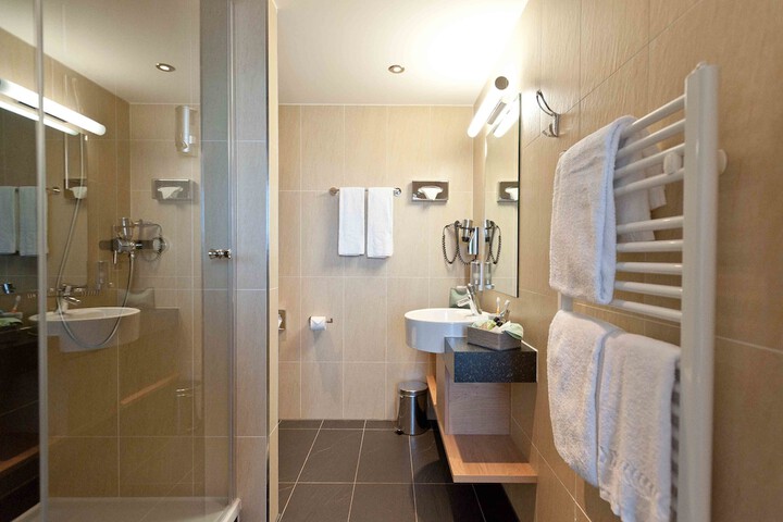 Room 22 of 40