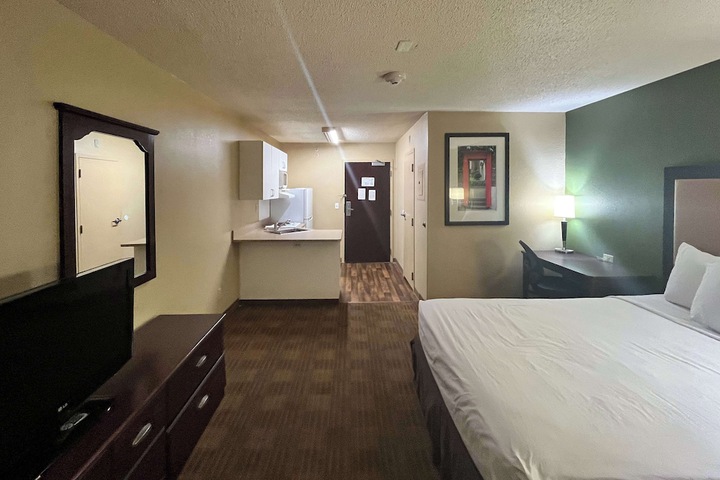 Room 7 of 28