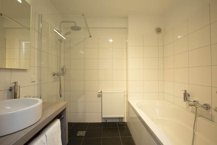 Room 10 of 34
