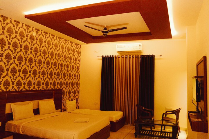Room 8 of 24