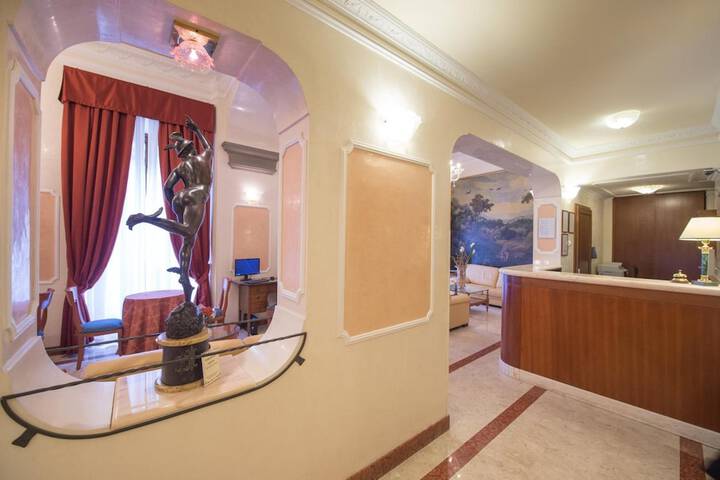Entrance & Lobby