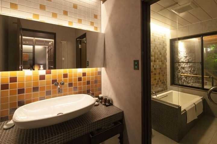 Room 46 of 75