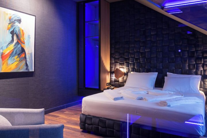 Room 25 of 141
