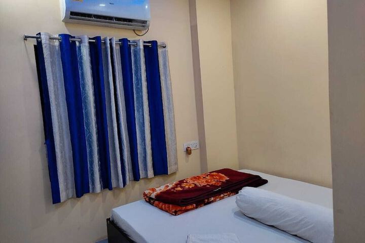 Room 12 of 27