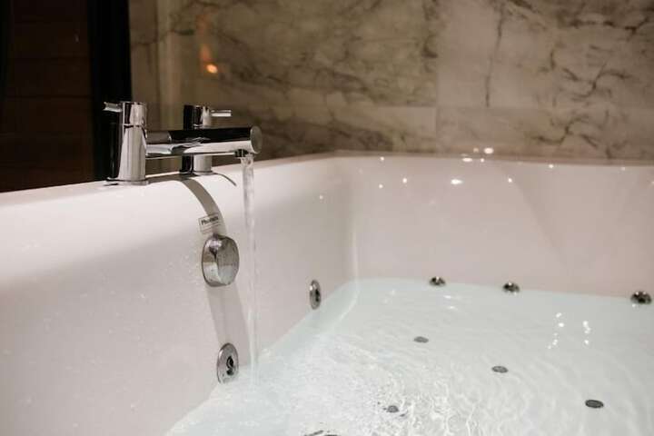 Hot Tub 49 of 56