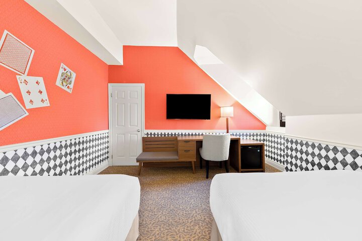 Room 28 of 53