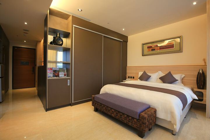Room 34 of 102