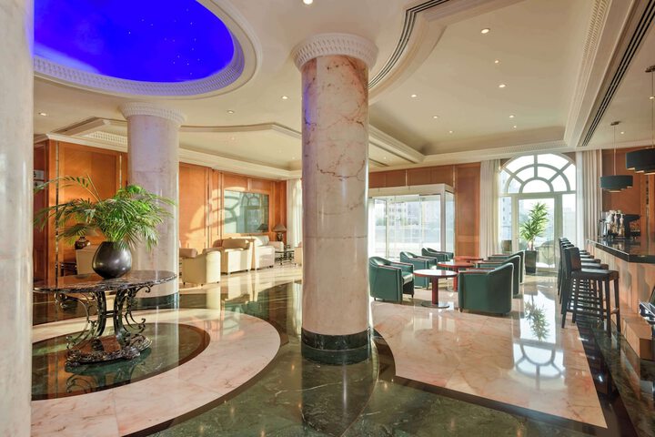 Entrance & Lobby