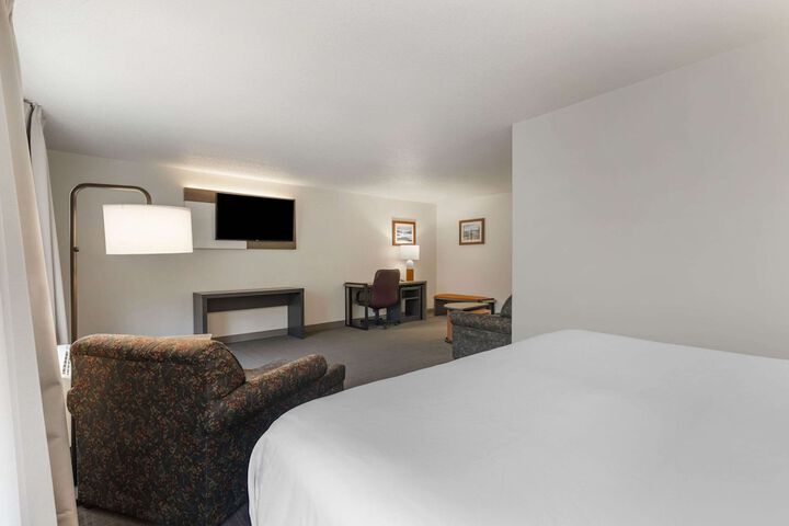 Room 8 of 32